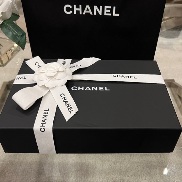 Chanel Gift Box Set - Picture 2 of 12